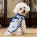 Vista detallada del vestido cheongsam de verano para perro, lindo traje floral estilo chino. - XS / Flor de cerezo luna de pino