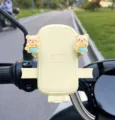 Süßer Bär Motorrad Handyhalter stoßfeste Lenkerhalterung für E-Bike Navigation - Umarmung Bär Lenker Stil / Beige