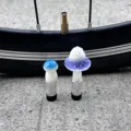 Simpatici tappi per valvole pneumatici bicicletta a fungo, coperture decorative. - Piccolo Fungo Blu e Viola Sfumato Confezione da 1 Paio (Decorazione Valvola) / 1 Paio / Blu e Viola Sfumato