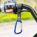 Cinturino di sospensione universale per manubrio moto e-bike con robusto moschettone blu. - Gancio Semplice / 1 Pezzo/Confezione / Nero