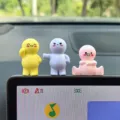 Set de mini figuras para tablero de coche, simpáticos personajes de dibujos animados para auto. - Figuritas amarilla, violeta y rosa con pegamento sin rastro