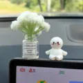 Mini adorno para salpicadero de coche figura bonita con botella de flores blancas - Gipsófila blanca y figurita blanca con pegamento sin rastro