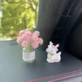 Bonito juego de adorno para salpicadero de coche con mini florero rosa y bonita figura de ciervo. - Jarrón Paniculata + Ciervo Arrodillado / Rosa