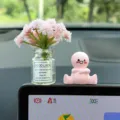 Lindo adorno de tablero de auto con figura de dibujos animados rosa y mini florero decoracion - Gipsófila rosa y figurita rosa con pegamento sin rastro