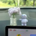 Lindo adorno para salpicadero de coche mini figura botella de flores decoración interior - Gypsophila morada y figura morada (adhesivo incluido)