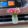 Auto Lüftungsdüse Vase Aromatherapie Ornament, frische künstliche Blumen Parfum Flasche Autodekor. - Rosaroter Jasmin