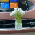 Auto-Lüftungsduft Flaschen-Dekoration mit künstlichen weißen Blumen, süß und frisch im Auto. - Weißer Jasmin