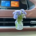 Auto-Lüftungsduftflasche mit lila künstlichen Blumen, süßes Autoinnen-Dekorationszubehör. - Lila Schleierkraut