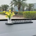 Auto temporäre Parkkarte mit niedlicher gelber Blumenvasen-Dekoration, kreatives Armaturenbrett. - Gelbe Begonie + Schwarze Basis