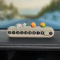 Tarjeta de estacionamiento temporal de coche gato lindo ornamento salpicadero número - Gato Blanco + 2 Naranjas (Beige)