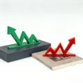Voorraad K-lijn trend pijl bureau ornament, groene en rode kleurvariant decor. - Inclusief lijm / Rood en Groen