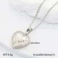Vue détaillée d'un pendentif médaillon cœur en acier inoxydable avec dimensions précises. - Médaillon Cœur Patte d'Ours / Argent