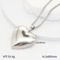 Collier pendentif médaillon cœur en acier inoxydable, vue de détail avec spécifications. - 42x40mm / Argent Uni