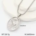 Gros plan sur le pendentif en acier inoxydable avec motif religieux en relief et détails fins. - Style 10 / Acier