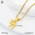 Collier pendentif chameau en acier inoxydable doré avec chaîne bijoux de mode vue détail. - Collier Pendentif Chameau
