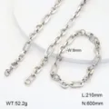 Vue de détail rapprochée du collier et du bracelet de chaîne géométrique en acier. - Style 6
