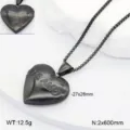 Collier pendentif médaillon cœur en acier inoxydable, finition noire, taille 27x28mm, poids 12.5g. - Médaillon Cœur Lettre / Noir