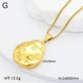 Collier pendentif médaillon coccinelle en acier inoxydable doré détail du produit. - Pendentif Médaillon Coccinelle / Or