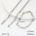 Gros plan détaillé du collier et bracelet en chaîne à maillons ovales géométriques. - Style 16