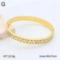 Bracelet Jonc Ouvert en Acier Inoxydable Plaque Or 18K avec Cristaux Baguette Brillants - Style 1