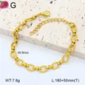 Gros plan détaillé du bracelet de chaîne pour homme en acier au titane épais style doré. - 32
