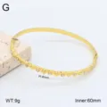 Détail bracelet jonc cœur strass en acier inoxydable doré, diamètre 60mm, bijoux élégant. - Or 18 carats / 8