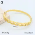 Bracelet jonc ouvert en acier inoxydable plaqué or 18K avec des détails de cristaux. - Style 17