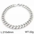 Gros plan détail du bracelet en chaîne gourmette en acier inoxydable, finition polie. - Bracelet simple couleur acier