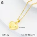 Gros plan d'un collier pendentif cœur en acier inoxydable doré avec spécifications. - 4 Or