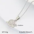 Collier pendentif escargot en acier inoxydable, chaîne fine, gros plan du bijou en métal. - Escargot / Acier
