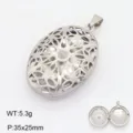 Gros plan détail pendentif médaillon filigrane argenté, superbe motif floral ajouré, ouvert. - Style 6 (Floral Ajouré)