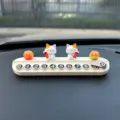 Bonita tarjeta de estacionamiento temporal de coche Maneki-neko con botones y decoraciones. - Gatos de la fortuna y naranjas - placa de aromaterapia beige