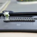 Plaque de numéro de stationnement temporaire de voiture avec mini vase à fleurs - Plaque de stationnement jasmin blanc avec strass (4 lots de chiffres offerts)