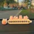 Placa de aparcamiento temporal de coche cerdito tierno, adorno interior de coche. - Placa de aparcamiento blanca con orejas de gato, 4 cerditos de postre y cerdo de patatas fritas grande