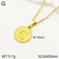 Collier pendentif lettre initiale en acier inoxydable doré avec émail vert bijoux femme chic - Lettre C
