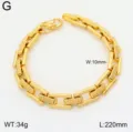 Vue détaillée d'un bracelet de chaîne en acier titané plaqué or, largeur 10 mm et longueur 220 mm. - Style Or 10