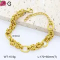 Gros plan du bracelet en chaîne byzantine en acier titane montrant des maillons délicats. - 5