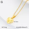 Vue détaillée d'un pendentif cœur en acier titane doré avec un beau design gaufré. - Style 3 Cœur / Or