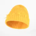 Gelbe Strickmütze mit fransigen Details, warme und modische Wintermütze für Damen. - Verstellbar / Gelb