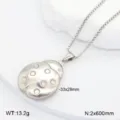 Collier pendentif coccinelle argenté avec un design détaillé, bijou animal élégant. - Médaillon Coccinelle / Argent