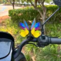 3D mariposa vehículo eléctrico decoración casco accesorio colorido adorno resorte - Mariposa Azul Hielo Amarillo / Azul-Amarillo