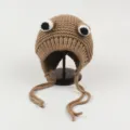 Lindo gorro de punto de rana de ganchillo para mujer, gorro cálido de lana de invierno con orejeras. - Alrededor de 57cm / Caqui