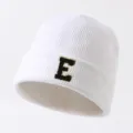 Weißes Strickmütze Beanie mit gesticktem Buchstaben E Patch, warme Wintermütze für Herren. - Verstellbar / Buchstabe E