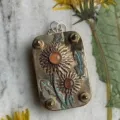 Handgefertigte Vintage-Mikro-Blumenpresse aus Metall mit detaillierter Sonnenblumengravur - Löwenzahnblüte und Sonnenstein / 10 Blatt Papier Inklusive