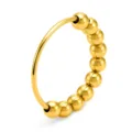 Detailansicht eines 18K vergoldeten Titanstahl-Fidget-Rings mit beweglichen Perlen - Größe 5 / Gold