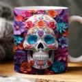 Detailansicht des 3D-Zuckerschädel-Blumenmusters auf einer Halloween-Keramiktasse - Blau Floraler Zuckerschädel (A2) / 301-400ml