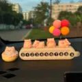 Linda tarjeta de estacionamiento temporal de cerdo para coche, placa de numero de telefono de dibujos. - Placa de aparcamiento orejas de gato blanca con 4 cerditos de postre, cerdito pastel grande y bolas de colores