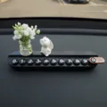 Bonita tarjeta estacionamiento temporal coche con conejo y florero, elegante accesorio de salpicadero. - Placa de aparcamiento de aromaterapia negra con conejo que huele flores y florero de jazmín blanco