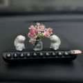 Lindo conejo coche estacionamiento temporal tarjeta adorno con florero de flores botones - Placa de aparcamiento de aromaterapia negra con 2 conejos que huelen flores y flor de durazno rosa