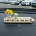 Bonita tarjeta de estacionamiento temporal para coche con conejo y tierno florero. - [Tarjeta de estacionamiento de aromaterapia blanca] Conejo sosteniendo flores + jarrón de cabeza grande amarillo